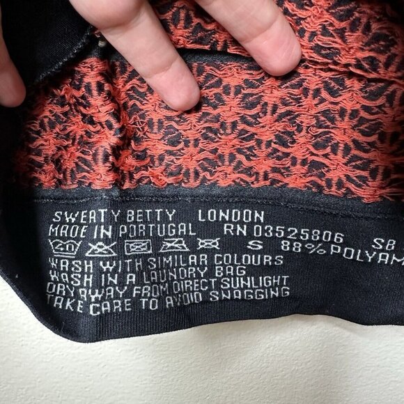 Sweaty Betty Tigers Eye Crew Neck Jacquard Base Layer Ski Top Black Red Small - Picture 5 of 9